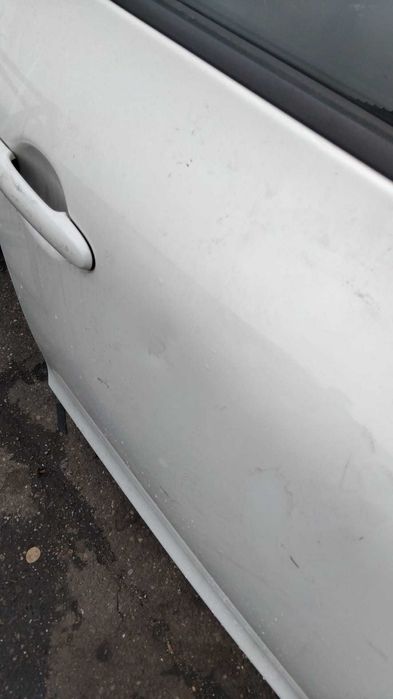 Usa stanga/dreapta fata Nissan Juke an 2011