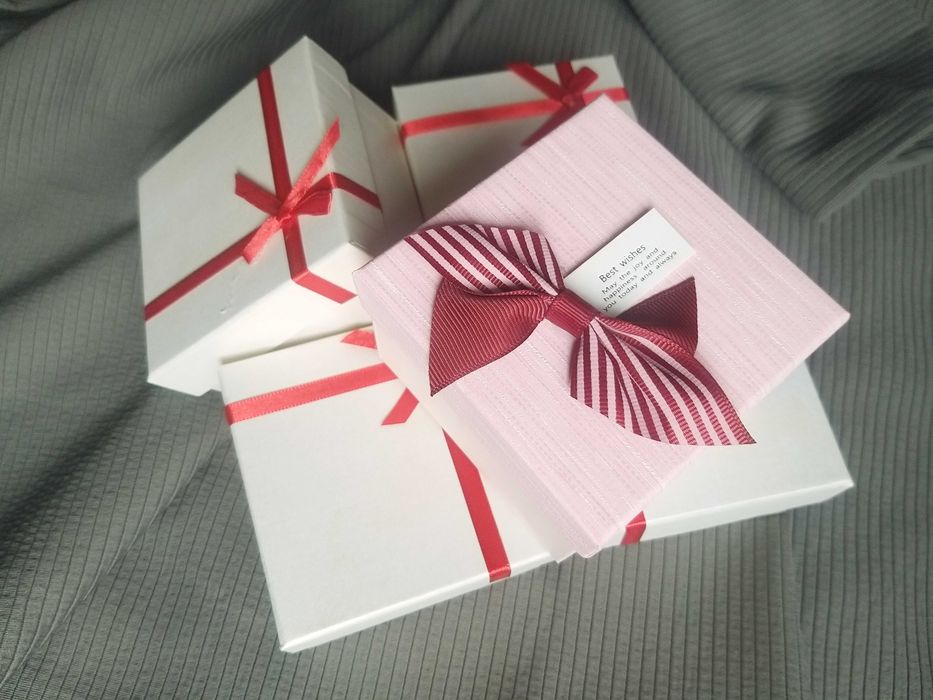 Cutiute cu versete biblice aprox 900 versete cu hartie laminata 40 lei