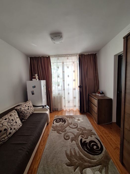 Vând apartament 3 camere zona centrala