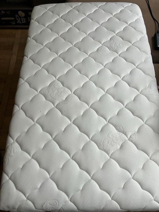 Матрак с перящ се калъф