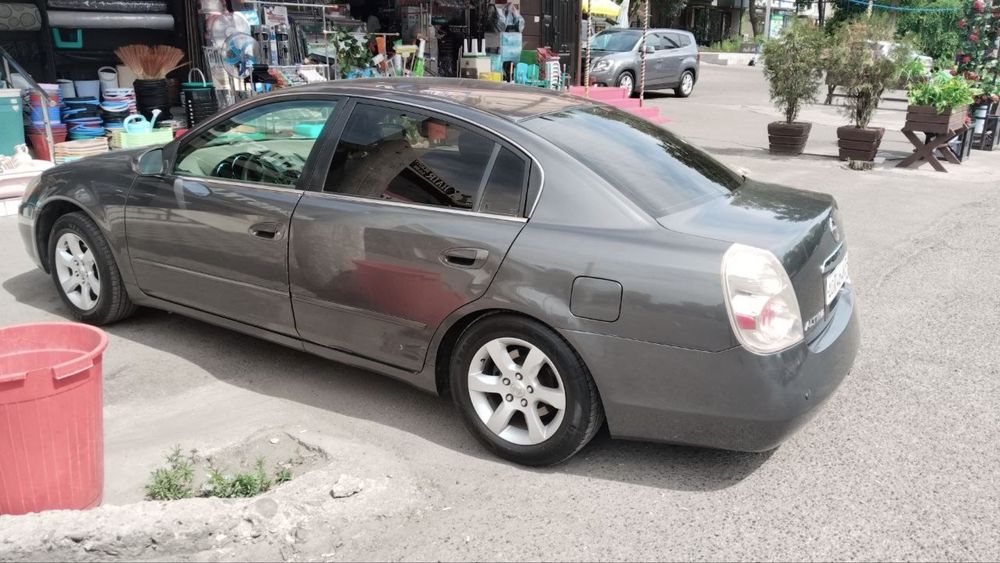 Nissan altima 2004 yil