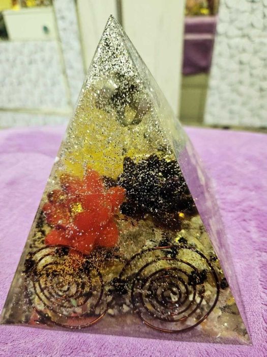 Piramida handmade 16x15 pt creștere personală