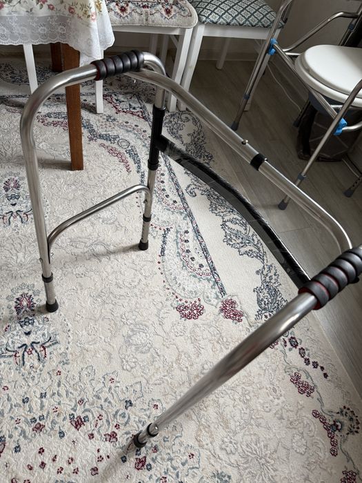 Ходунки для инвалидов