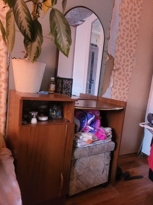 Продам туалетный столик