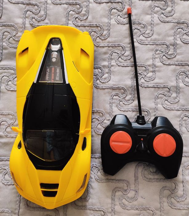 Продаётся машина на пульте lamborghini заряжается от сети.