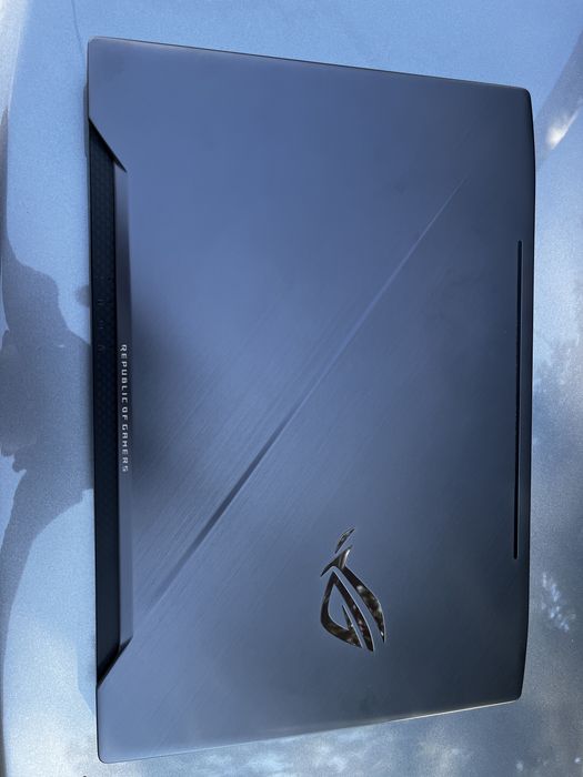 Vand laptop gaming asus rog strix gl503v