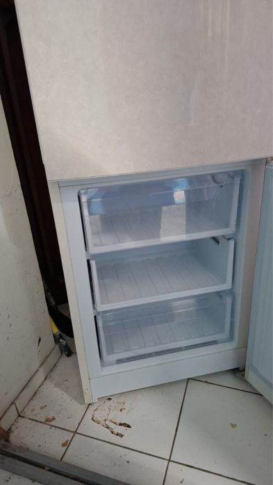 Холодилник почти новый торг есиь