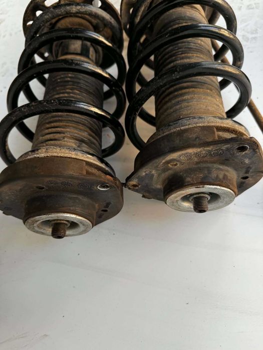 Set suspensie Vw passat b6 combi aproape noua Telescoape arcuri