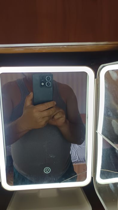 Oglindă machiaj/cosmetică cu LED, pliabilă (colț spart )