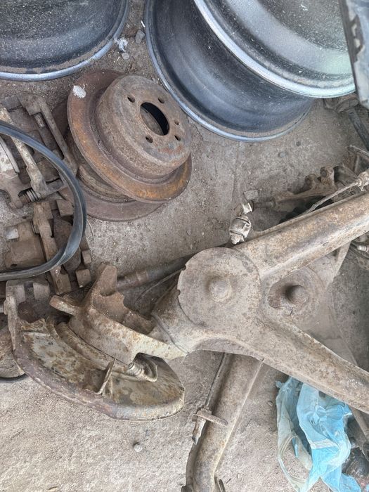 Продам запчасти от бмв е30