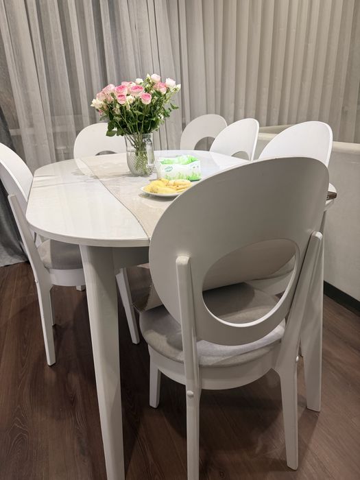 Стол со стульями