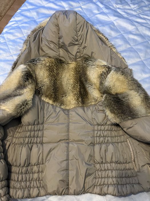 Дамско късо яке с качулка и пух