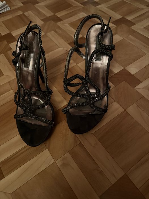 Продам  босоножки на каблуке размер 36