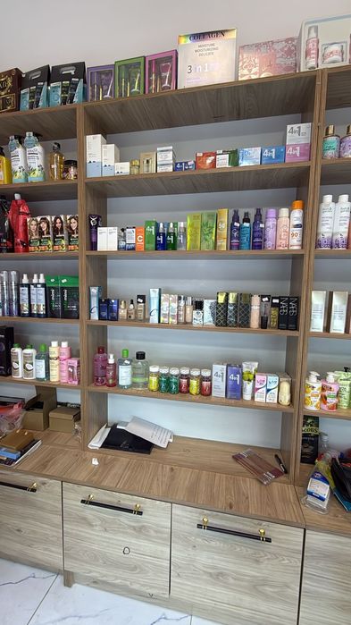 Мебель,витрина косметика