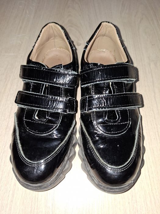 Продаю обувь для девочек