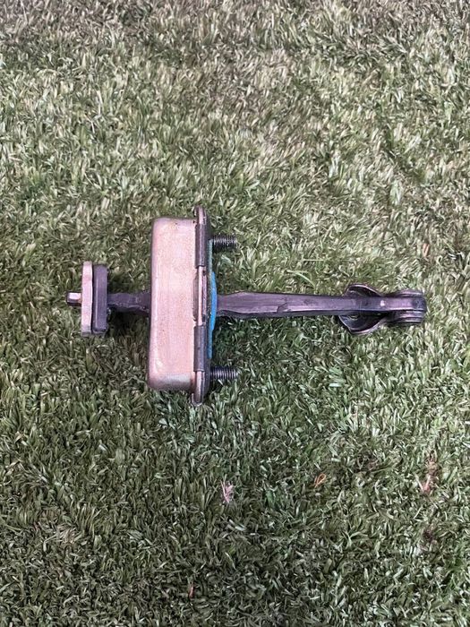 Ограничитель двери Киа Оптима Kia Optima