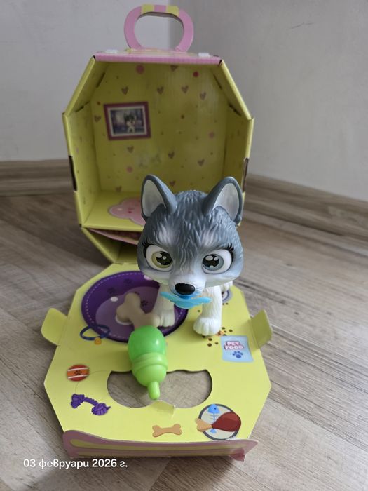 Пишкащо кученце хъски