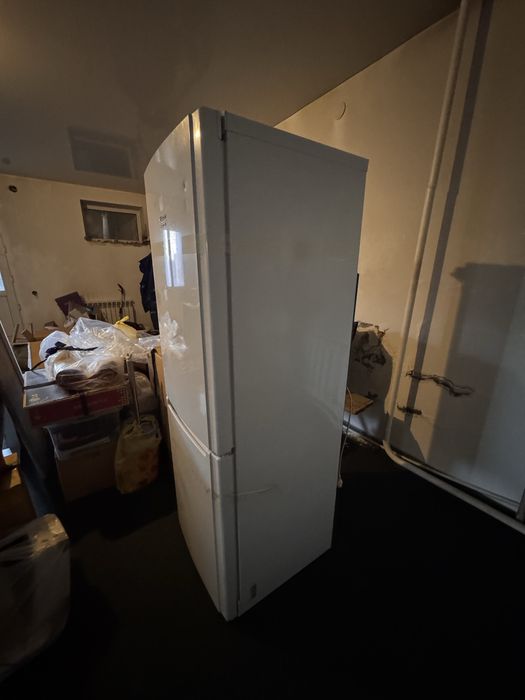 Холодильник Hotpoint Ariston