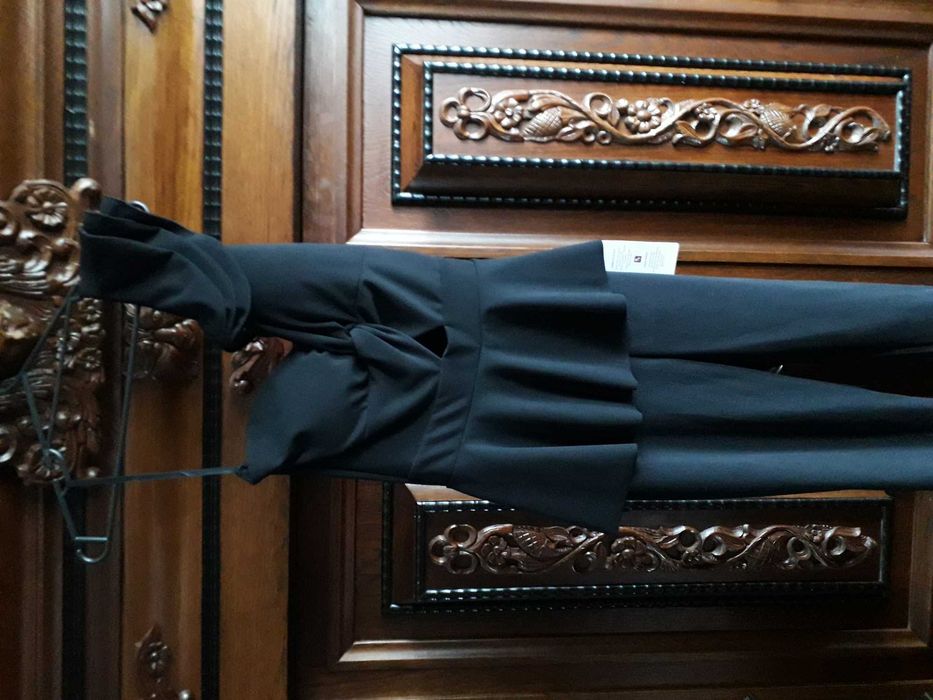 (Нов) Елегантен гащеризон с пеплум в черно