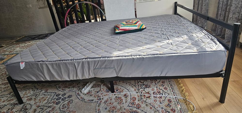 Двух спальный кровать