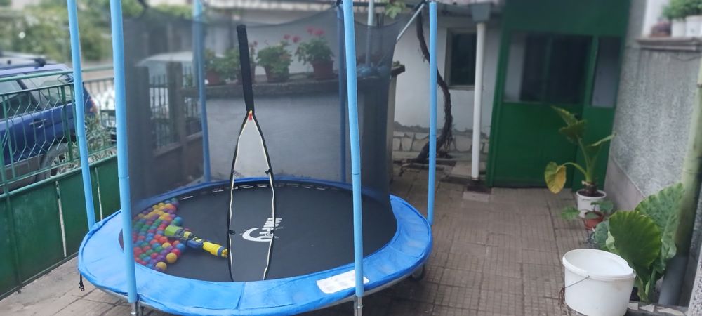 Продавам батут - 244см.