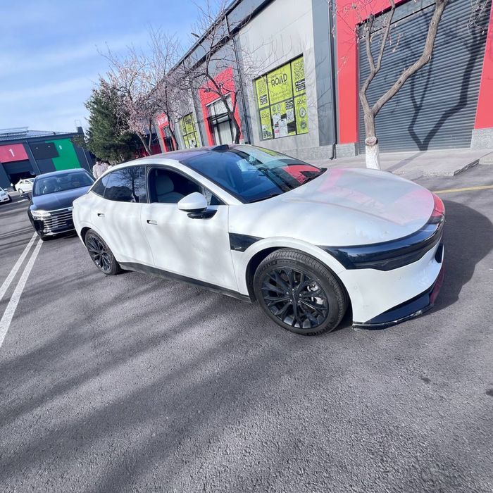 Zeekr 007 4AWD  3.3sekund 770 zapasxod probeg 15800