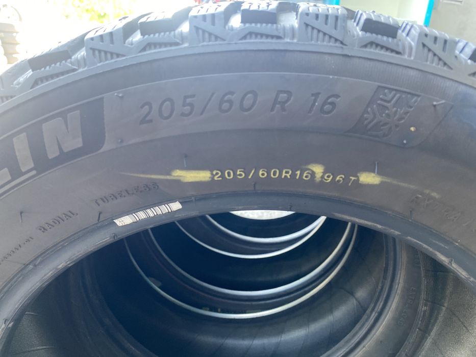 205/60/16 Michelin M+S