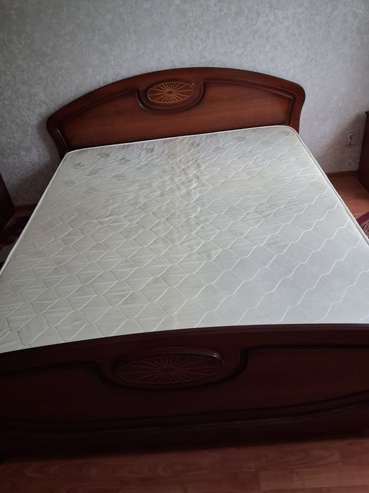 Кровать с матрасом