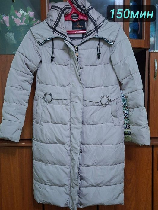 Куртка сотилади.