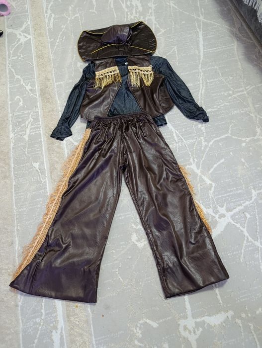 Продам новогодний костюм ковбоя