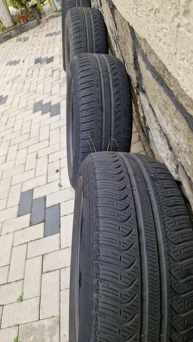 Pirelli 225 60 R17 All Season Seal Inside BMW X3