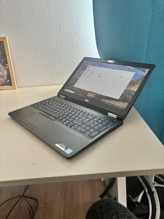 Dell 5570• Procesor i7-6820HQ• 16gb ram• 256gb SSD• 15,6” Full HD