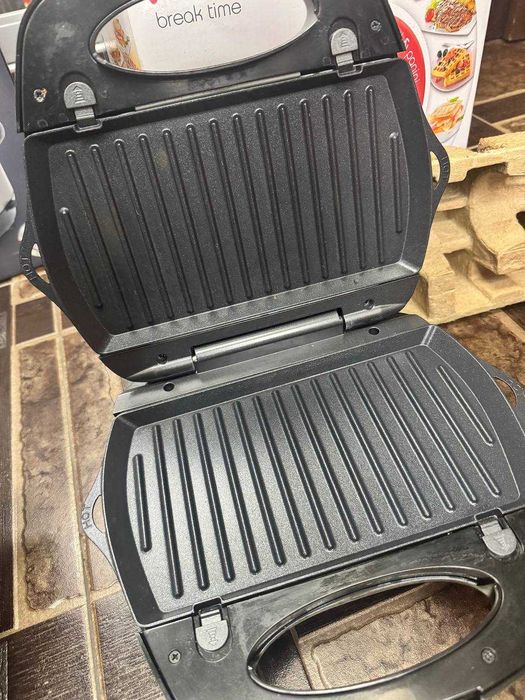 Продам абсолютно новую импортную вафельницу