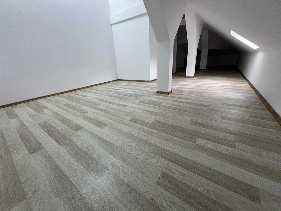 Apartament in vila plus curte de vanzare ultra central!