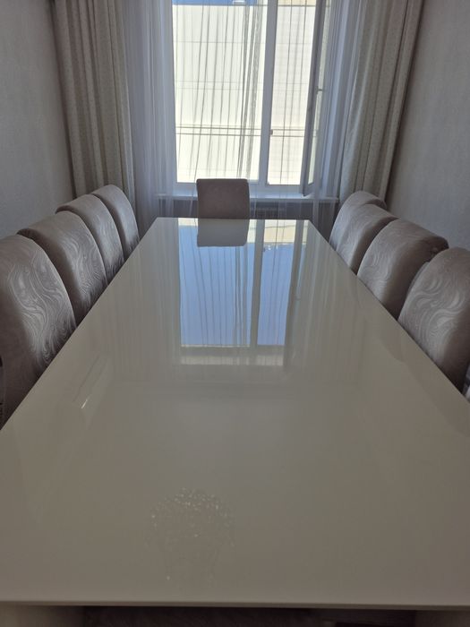 белый стол в гостиную. б/у