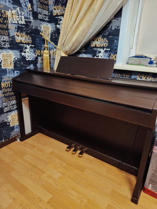 Продаю  фортепиано Б/У