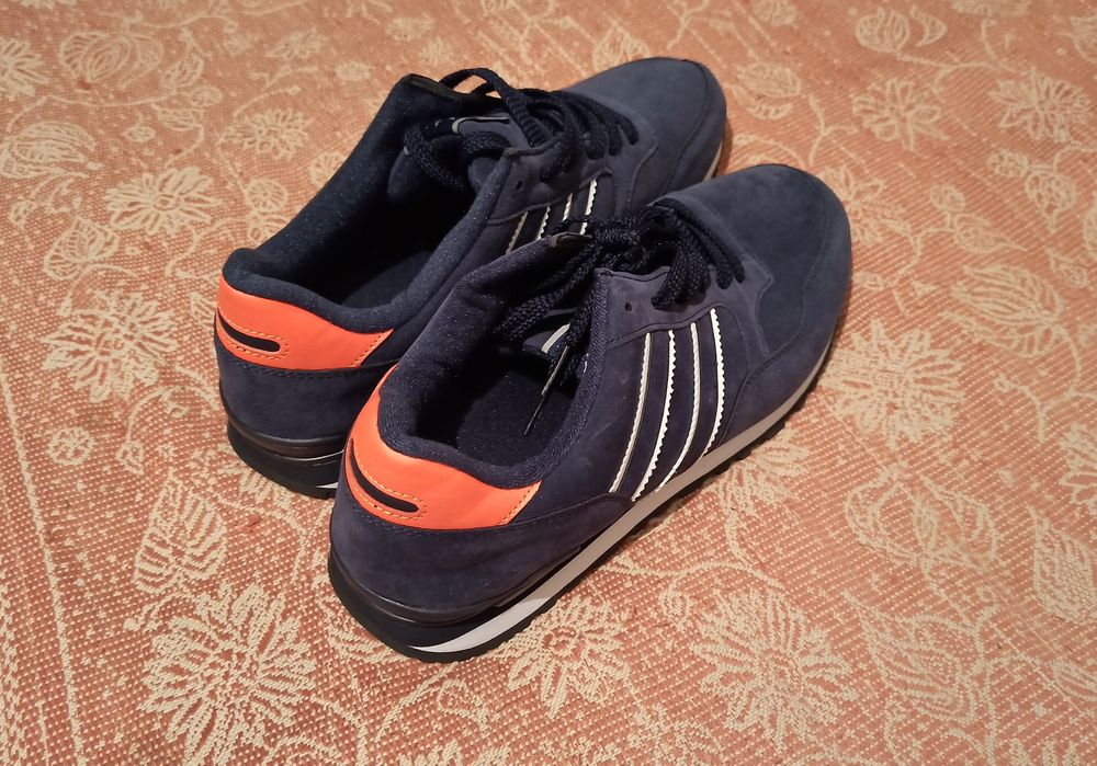 Продам мужские кроссовки