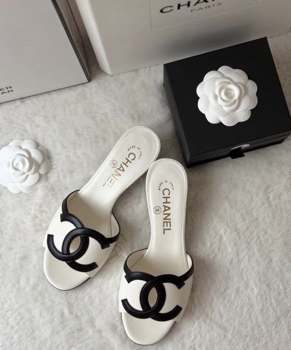 Papuci Chanel 26 din piele de vitel pe stoc