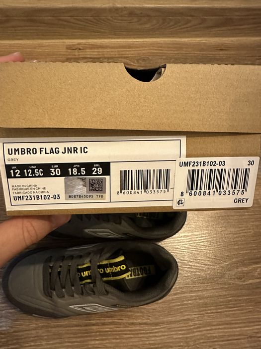 Детски Футболни маратонки Umbro FLAG JNR IC