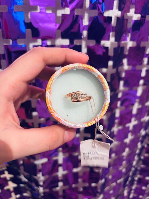 Кольцо золотое красивое