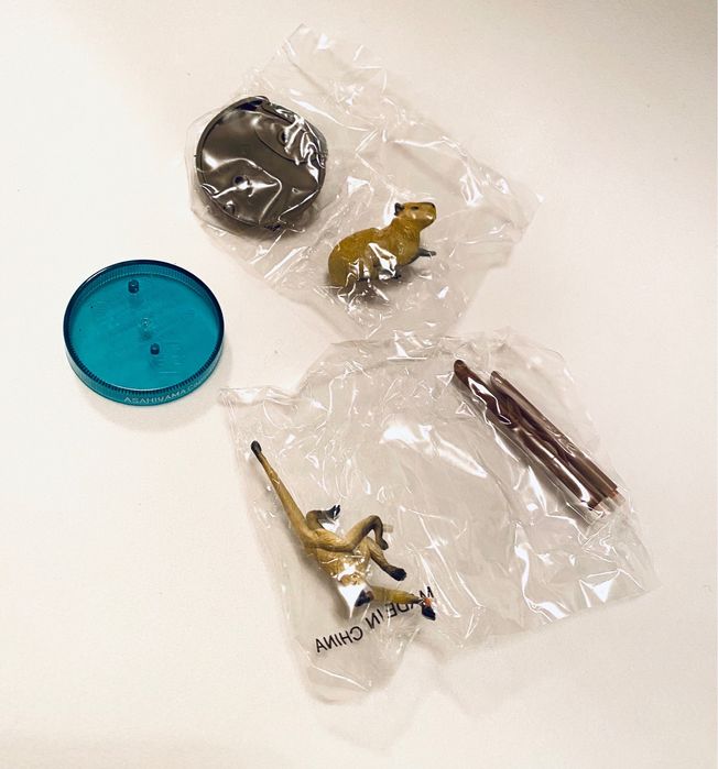 игрушка капибара и обезьянка