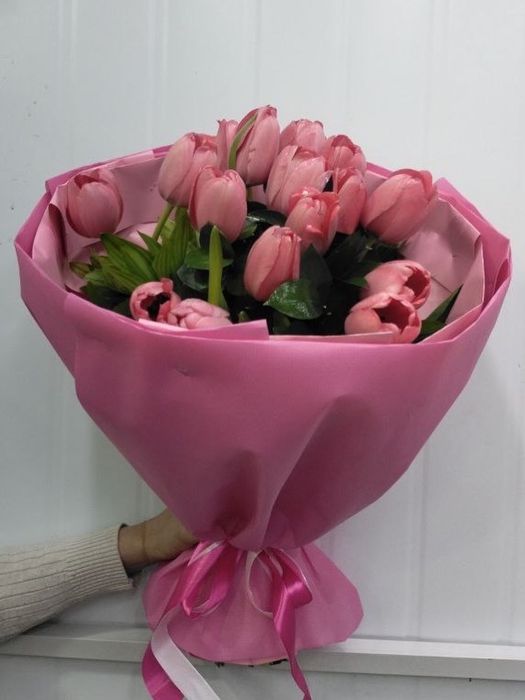 Lola tyulpan buket gullar tabiy