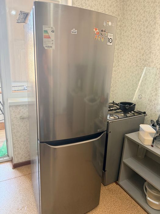 Продается Холодильник LG б/у