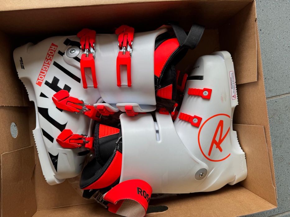 Clapari Rossignol Hero World cup 130 za+ ,schiuri Rossignol Master ST