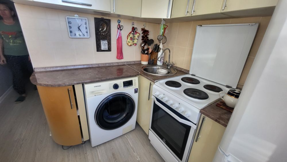 Продам кухню, размеры 1.4×1.65