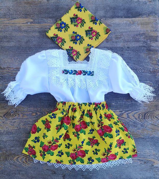 Truso botez fetite cu opinci și brau