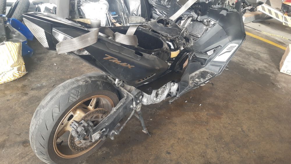 Скутер Ямаха (Yamaha T-Max 530)-на части