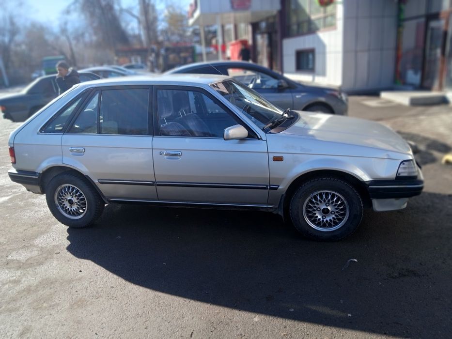 Продам машину мазда 323