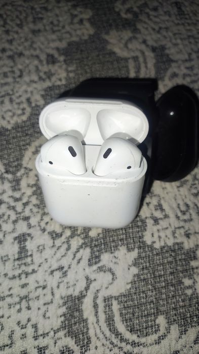 Наушники Apple AirPods with Wireless Charging Case белый