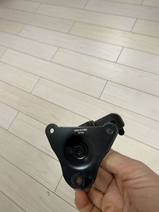 Настенные держатели для гитар